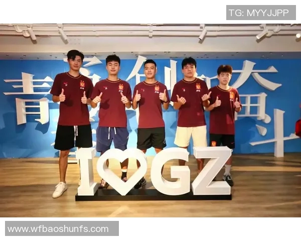 广州足球队的节奏探秘：从战术布局到球迷文化的全景分析