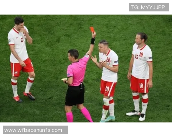 波兰与智利激战正酣最终比分定格在2比1的精彩对决 波兰与智利激战正酣最终比分定格在2比1的精彩对决