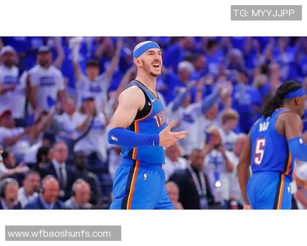 亚历克斯卡鲁索如何在NBA赛场上展现出色的防守与团队精神